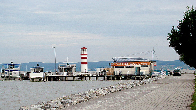 Leuchtturm am Strand von Podersdorf am Neusiedler See ...