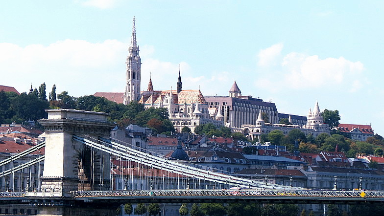 Kettenbrücke, Matyaskirche und Fischerbastei in Budapest ...